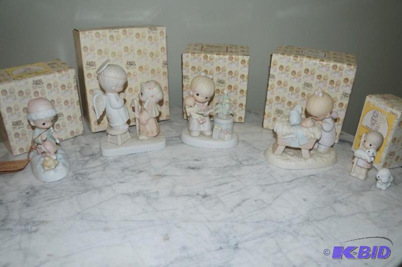 lot 134 image: Lot of 5 Christmas Precious Moments Figurines