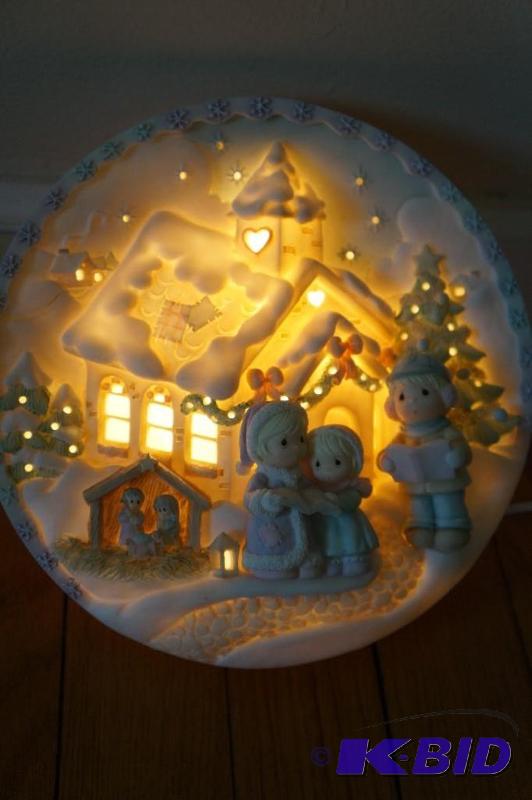 lot 135 image: Sugar Town Lighted Plate Precious Moments