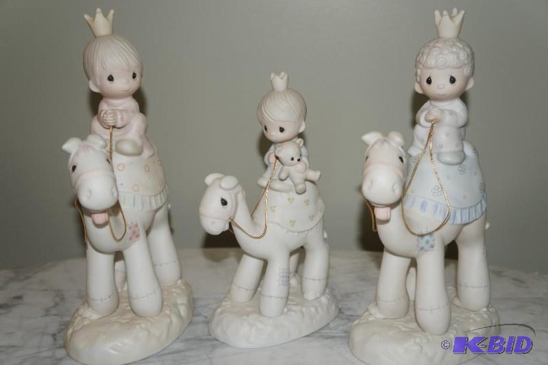 lot 146 image: They Followed The Star 3 Piece Figurine Precious Moments Set