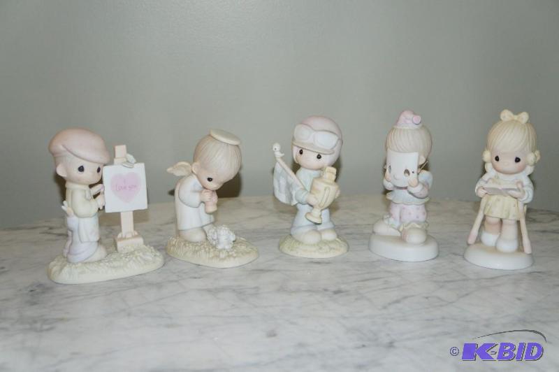 lot 149 image: Lot of 5 Precious Moments Figurines