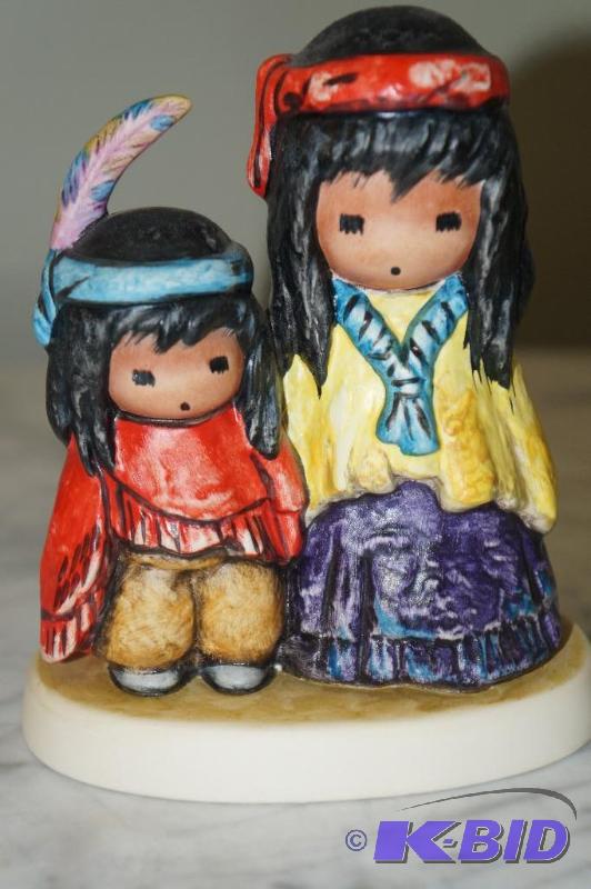 lot 159 image: Wandering The Children of DeGrazia by Goebel Figurine