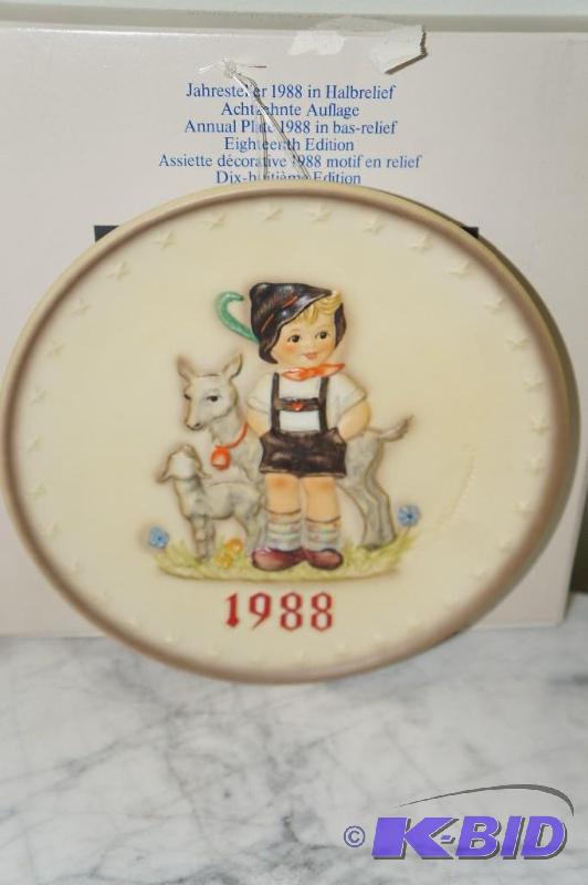 lot 178 image: 1988 M.I. Hummel 18th Annual Plate in bas relief