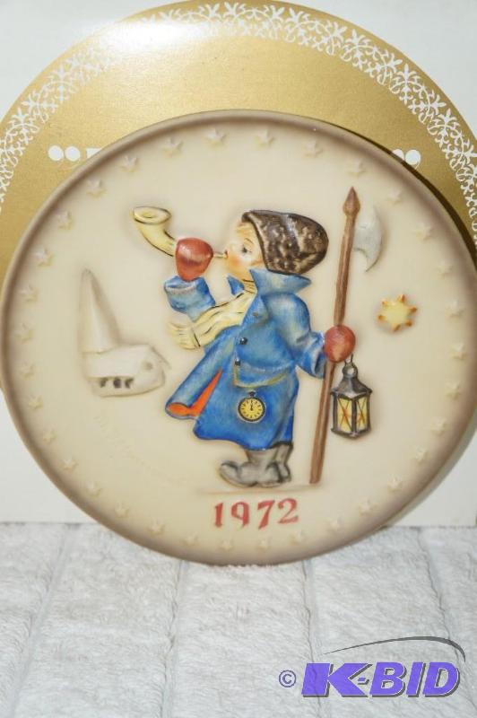 lot 183 image: 1972 M.I. Hummel 2nd Annual Plate in bas relief