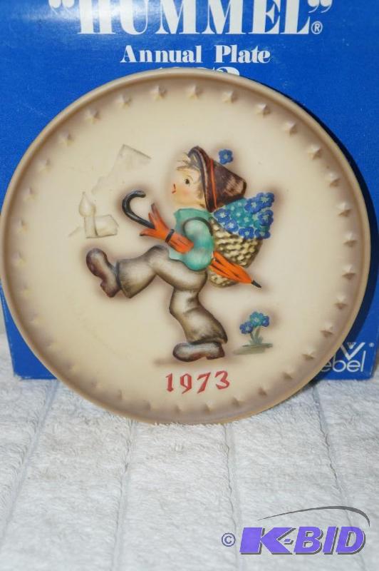 lot 184 image: 1973 M.I. Hummel 3rd Annual Plate in bas relief