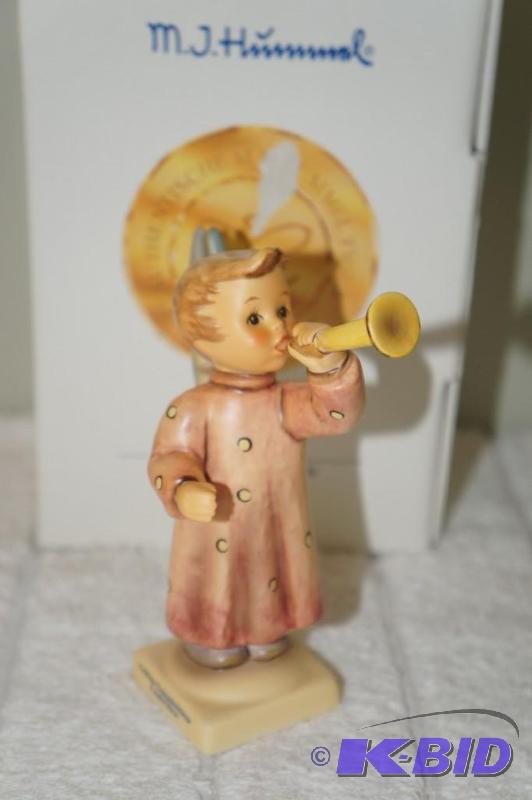 lot 186 image: A Joyful Noise 1991 M.I. Hummel Figurine