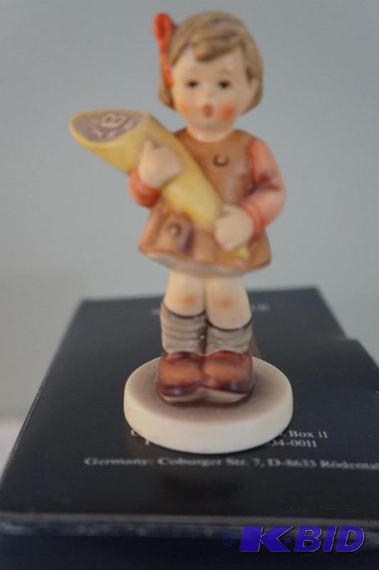 lot 208 image: A Sweet Offering 199394 Collectors Club M.I. Hummel Figurine