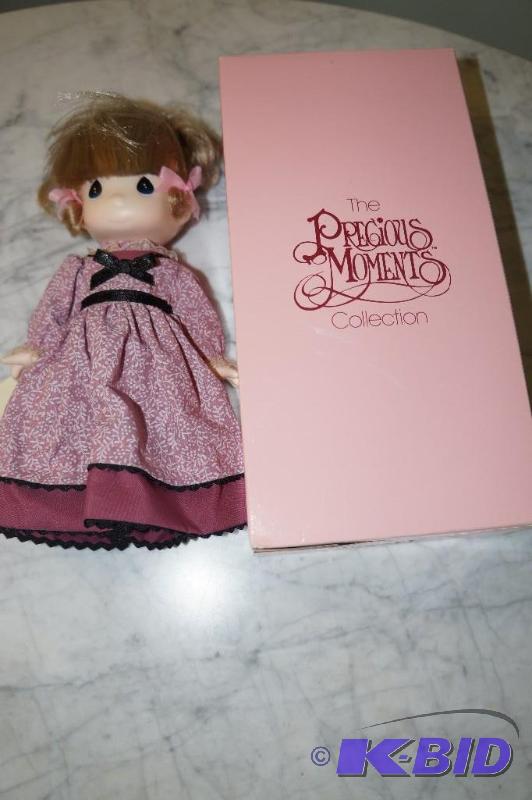 lot 21 image: Carla  America of the Children of the World 1994 Series Precious Moments Doll w Original Box