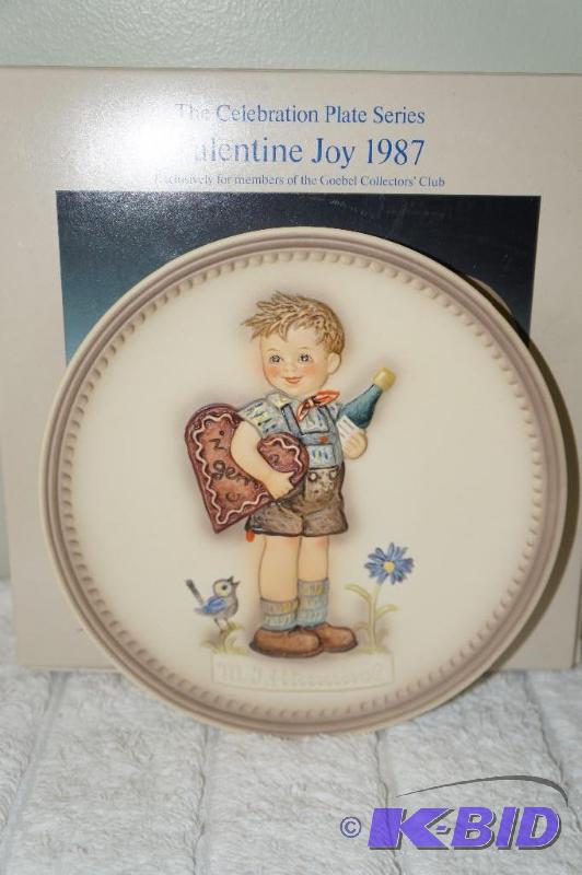 lot 217 image: Valentine Joy 1987 Second Edition Exclusive for Members of the Goebel Collectors Club Plate