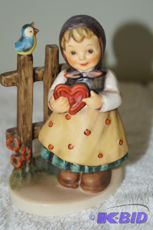 lot 226 image: Date Stamped 1964 M.I. Hummel Figurine
