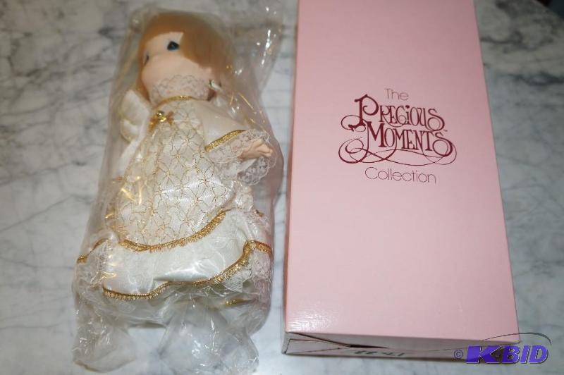 lot 23 image: Christmas Angel Precious Moments Doll in UNOPENED PACKAGE wOriginal Box