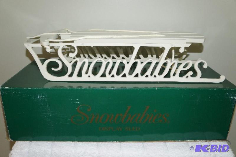 lot 256 image: Snowbabies Display Sled