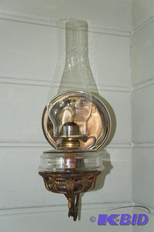 lot 263 image: Vintage Brass Wall Mounted Oil Lamp with Original Reflective Mirror in Mint Condition