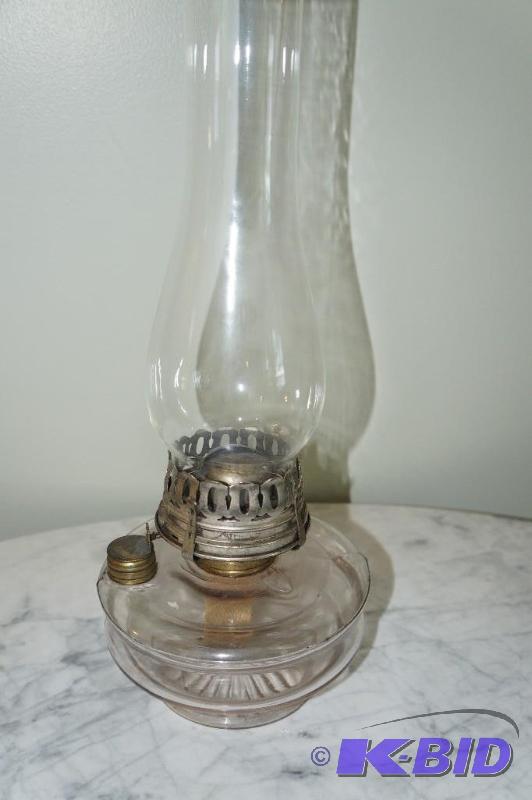 lot 266 image: Vintage Glass Oil Lamp