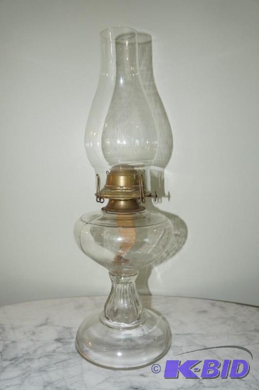 lot 267 image: Vintage Glass Oil Lamp