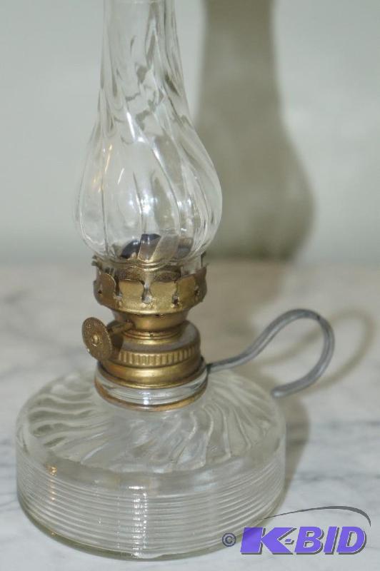 lot 274 image: Vintage Pressed Glass Design Glass Oil Lamp