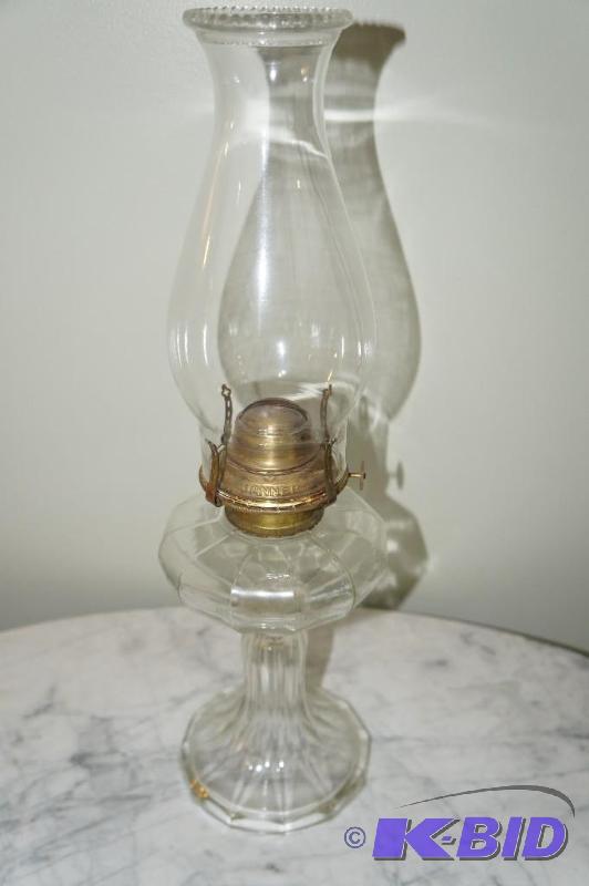 lot 276 image: Vintage Glass Oil Lamp