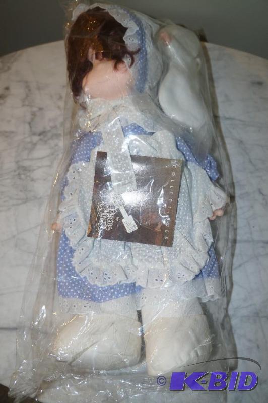 lot 29 image: Janet with Baby Sarah Precious Moments Doll
