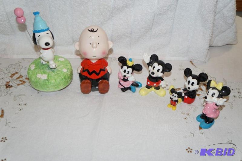 lot 294 image: Charlie Brown & Snoopy Music Boxes and Mickey & Minnie Mouse Collection