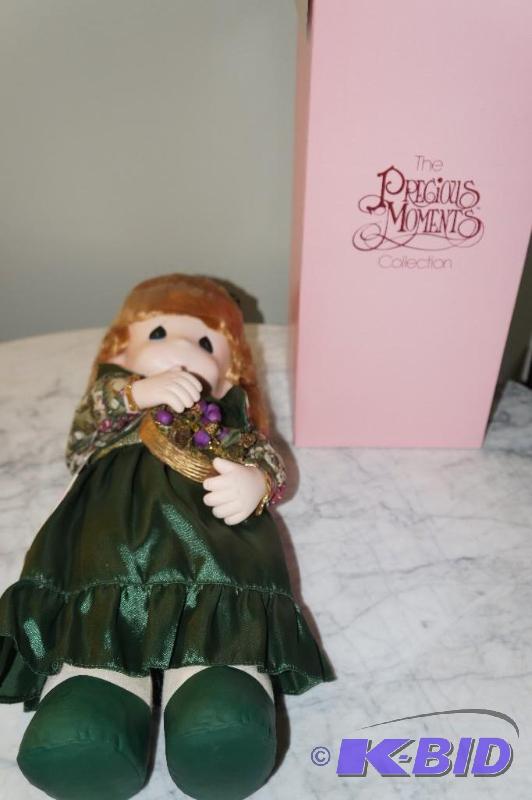 lot 3 image: Winter Whitney 1994 Precious Moments Doll with Original Box