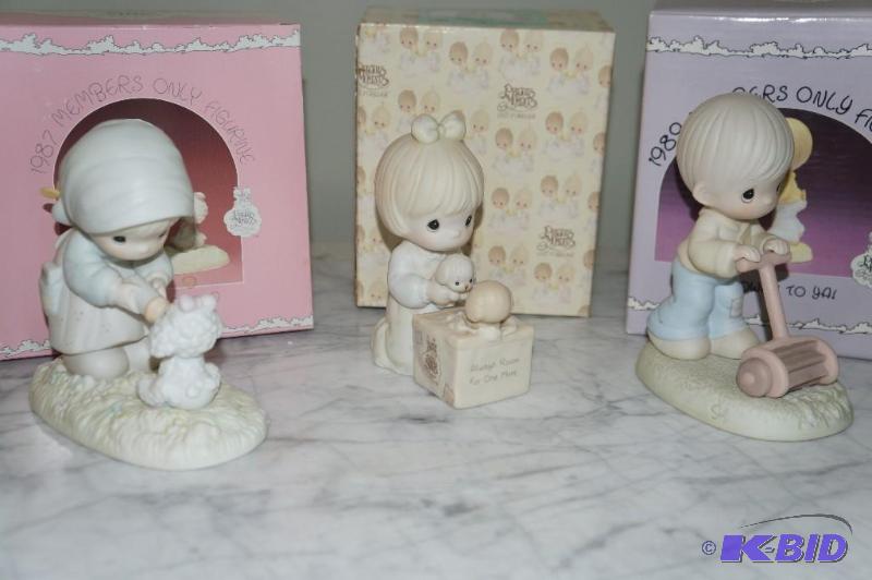 lot 70 image: Lot of 3 1987 & 1989 Symbol of Membership Precious Moments Figurines