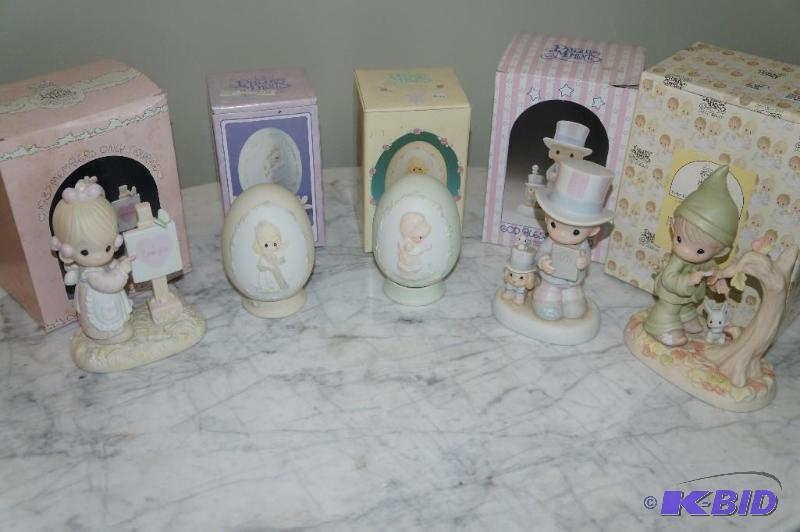 lot 82 image: Lot of 5 Various Holidays Precious Moments Figurines