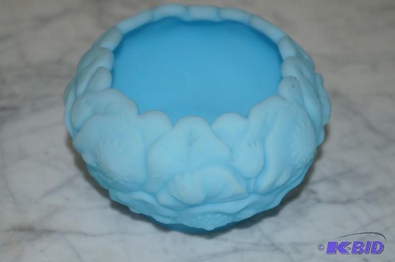 lot 10 image: Fenton Light Blue Vase