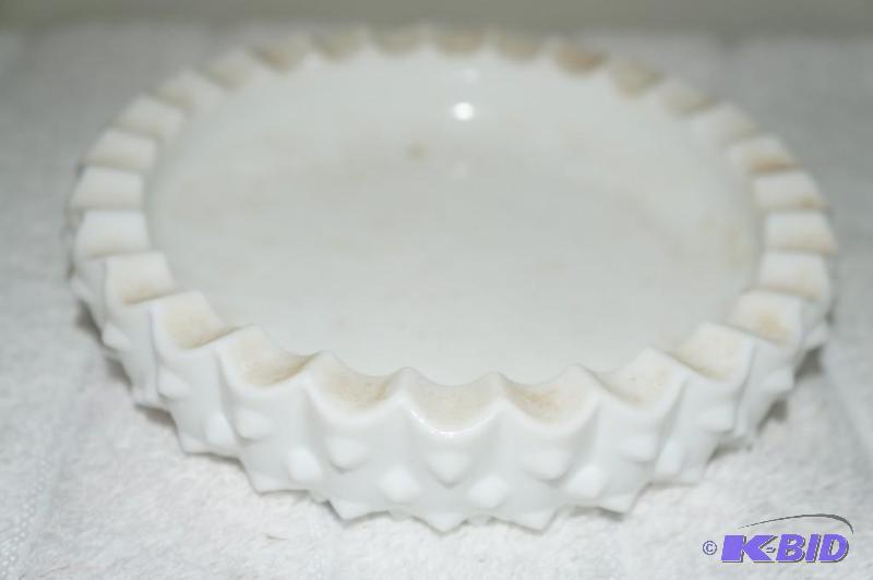 lot 141 image: Fenton Milk Glass Hobnail Ash Tray
