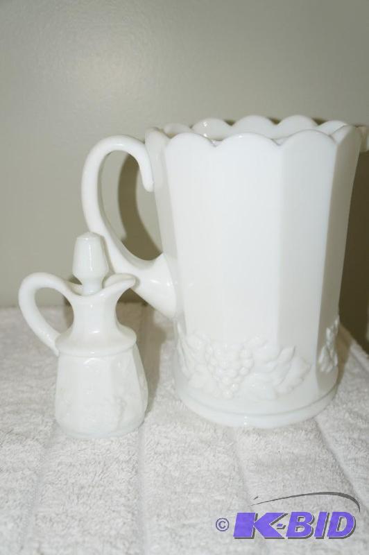 lot 160 image: Set of 2 Westmoreland Paneled Grape Glass Ware