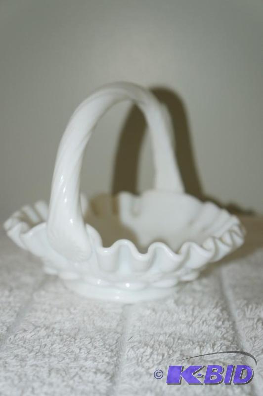lot 161 image: Westmoreland White Ruffled Edge Basket Candy Dish