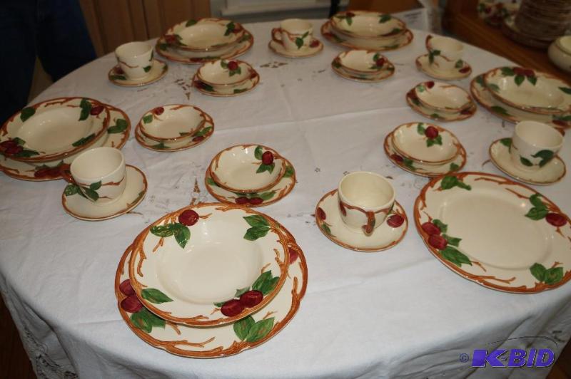 lot 165 image: Franciscan Apple Pattern 35 Piece Dinnerware Set