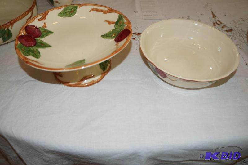lot 169 image: Franciscan Apple Pattern 2 Piece Dinnerware Set