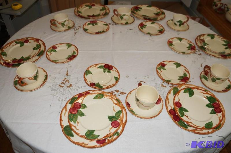 lot 180 image: Franciscan Apple Pattern 30 Piece Dinnerware Set