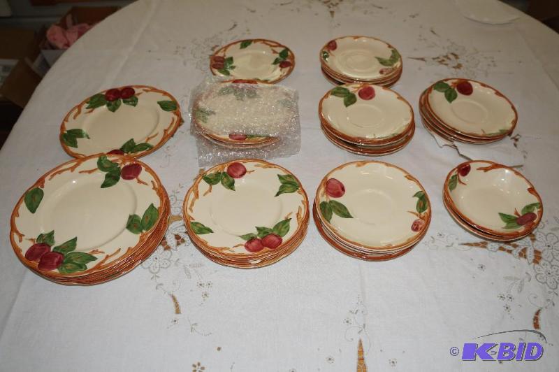 lot 182 image: Franciscan Apple Pattern 33 Piece Dinnerware Set