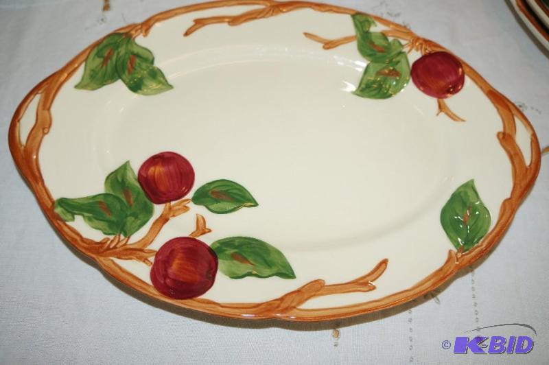 lot 187 image: Franciscan Apple Pattern Small Oval Platter