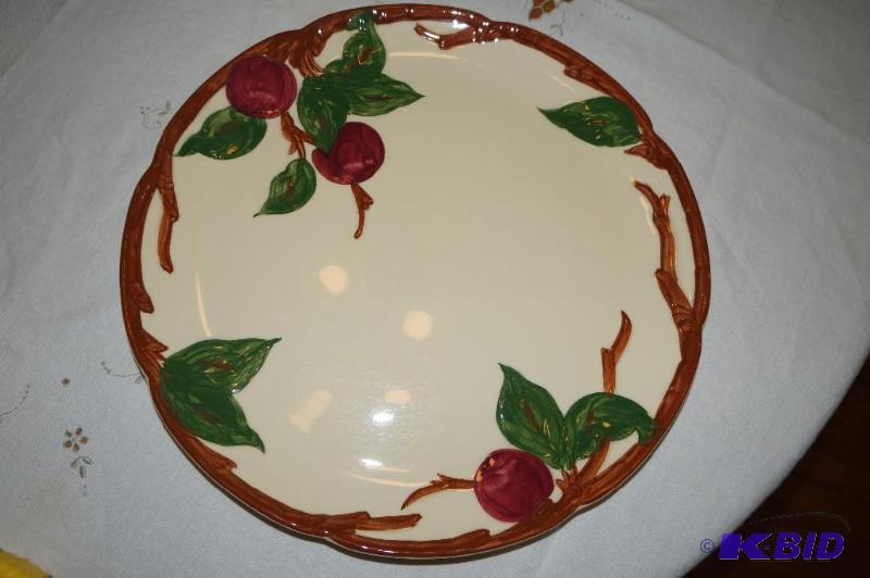 lot 189 image: Franciscan Apple Pattern Medium Round Serving Platter