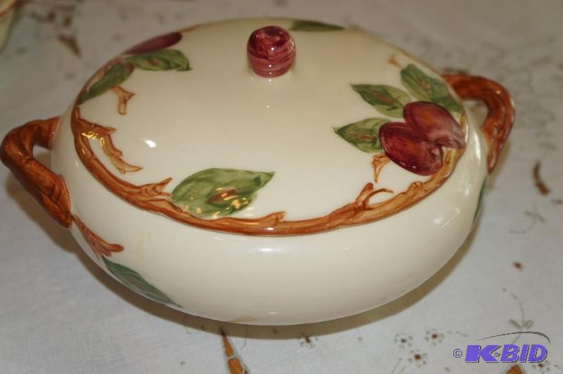 lot 197 image: Franciscan Apple Pattern Covered Casserole Dish