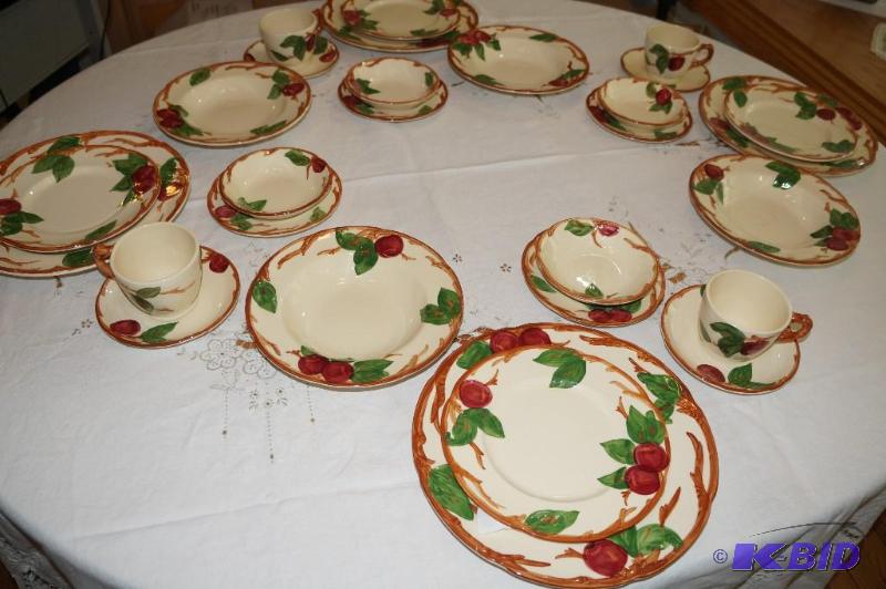 lot 199 image: Franciscan Double Apple Pattern w Square Stamped Franciscan on Bottom 28 Pc Dinnerware Set