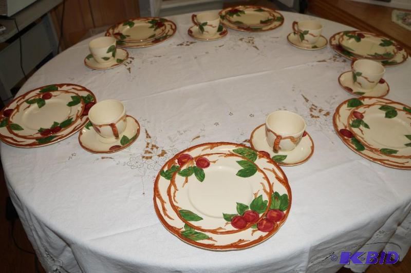 lot 200 image: Franciscan Double Apple Pattern w Square Stamped Franciscan on Bottom 24 Pc Dinnerware Set