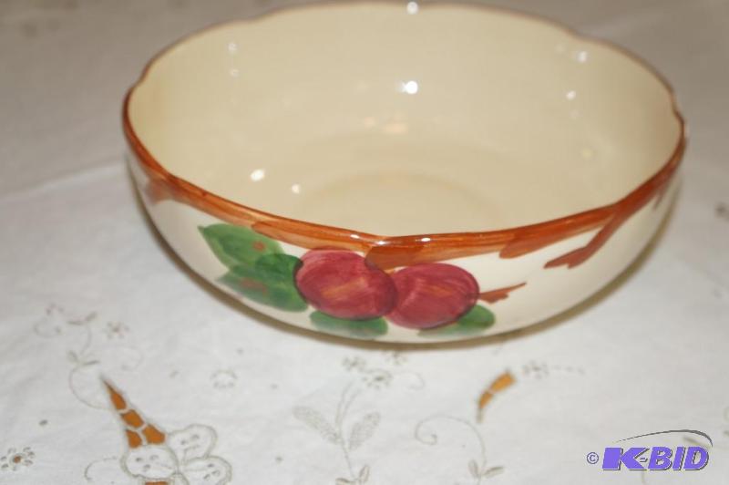 lot 204 image: Franciscan Double Apple Pattern w Square Stamped Franciscan on Medium Round Vegetable Bowl