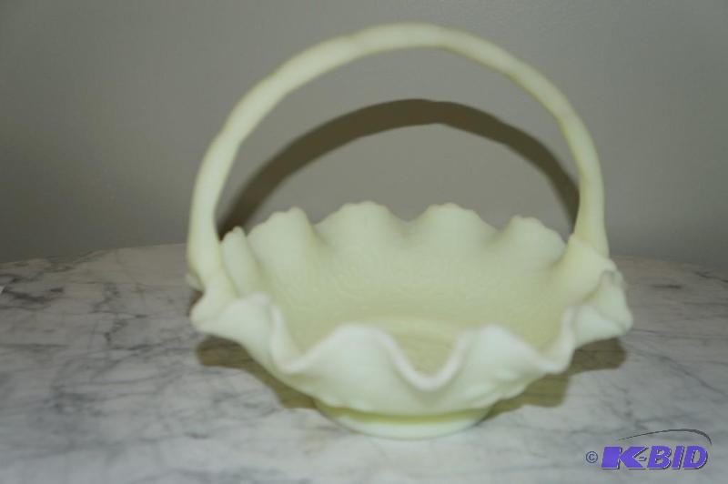 lot 21 image: Fenton Pale Yellow Basket