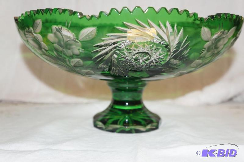 lot 218 image: 24% Lead Crystal Dark Green Pedestal Fruit Bowl