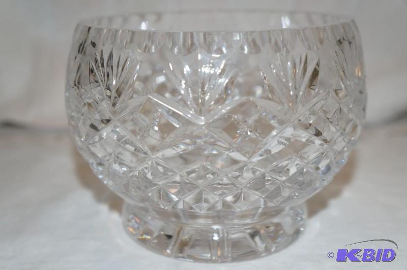lot 225 image: 24% Lead Crystal Footed Candy Dish