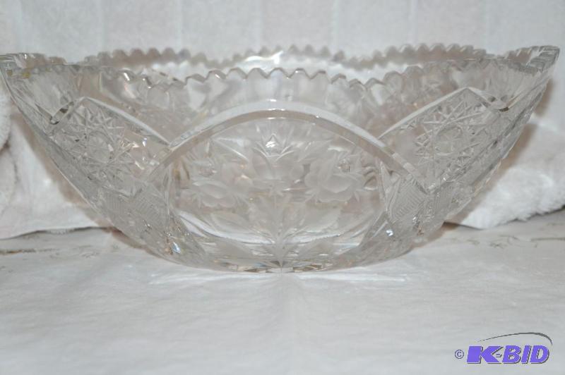 lot 226 image: 24% Lead Crystal Oval Serving Bowl