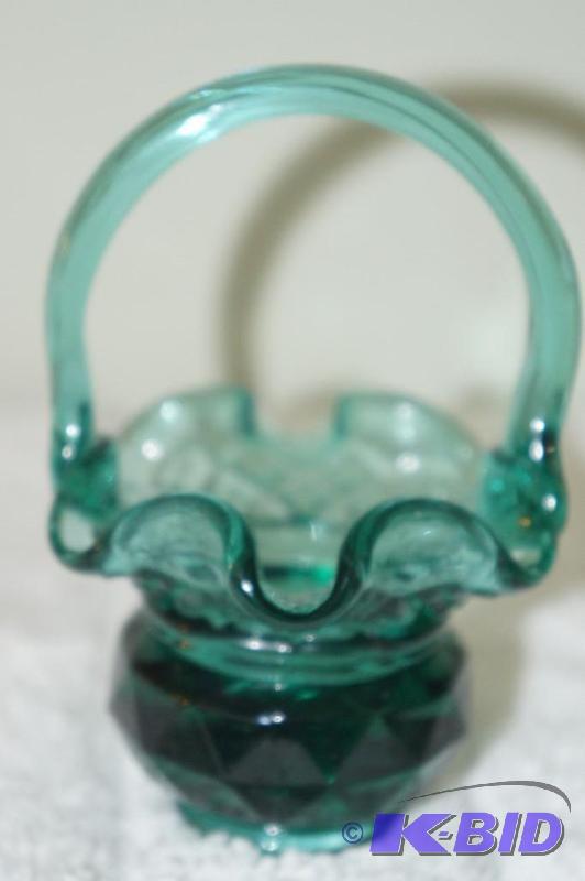 lot 27 image: Fenton Dark Green Basket