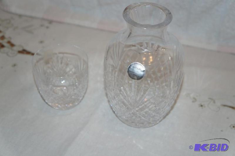 lot 286 image: Astral Crystal Full Lead Crystal Hand Made Watter Carafe  Decanter w Built in Tumbler  Cap