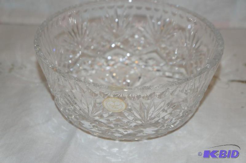 lot 290 image: 24% Lead Crystal Essex 7 Crystal Bowl in Original Box