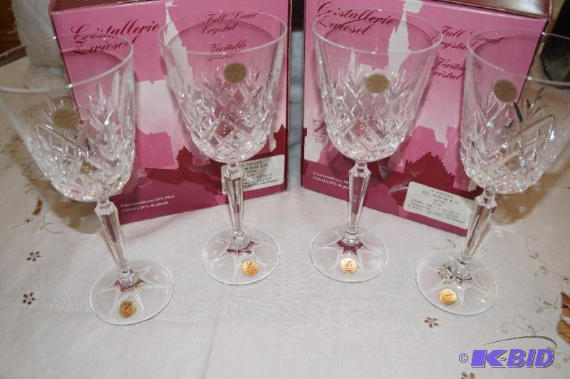 lot 294 image: Set of 12 Cristallerie Zwiesel Germany Classic Wine Glasses