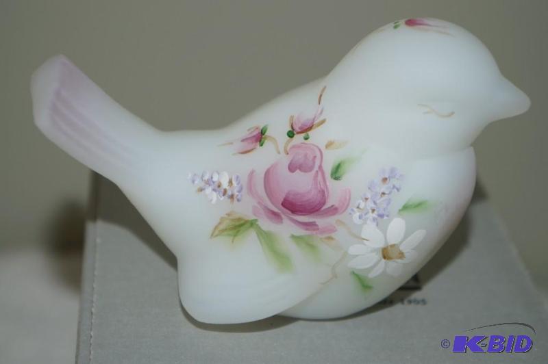 lot 35 image: Fenton Hand Painted & Signed White Bird