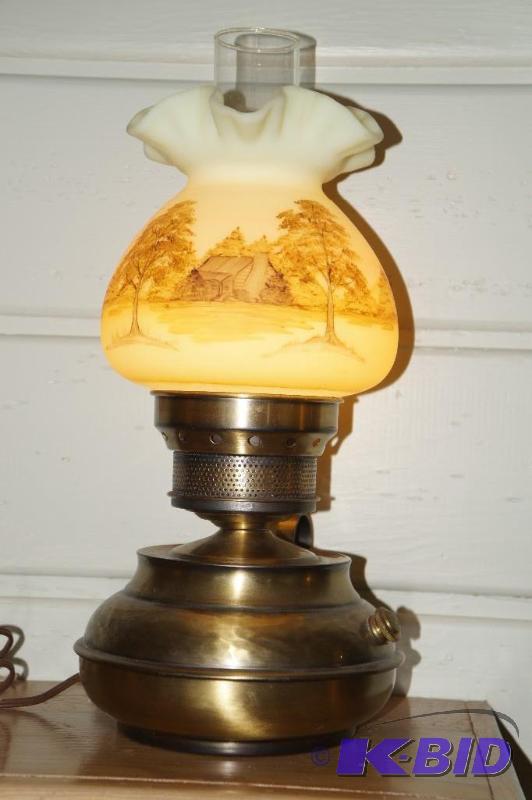 lot 50 image: Fenton Hand Painted Single Globe Electric Lamp