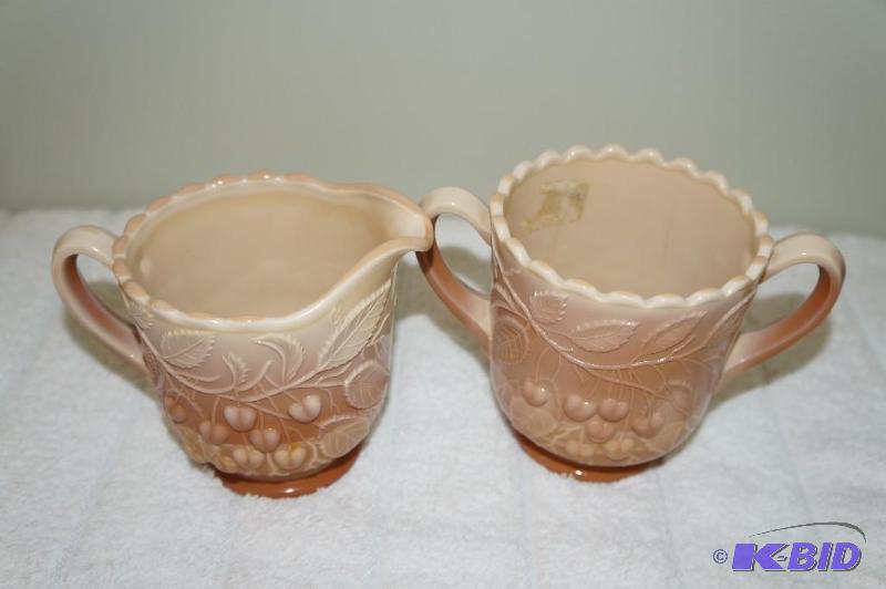 lot 52 image: Fenton Light Brown Sugar & Creamer Set
